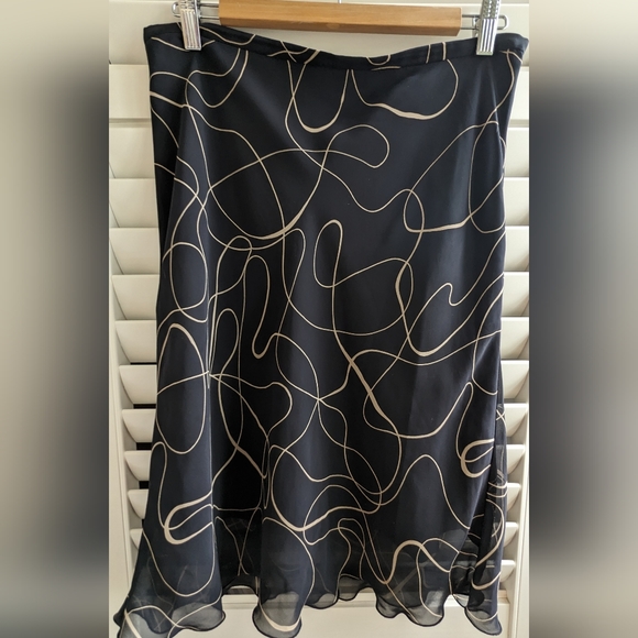 Tristan Skirt in navy blue with swirl pattern - Picture 2 of 5